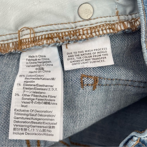 Madewell High-Rise Denim Shorts in Derby Wash: Button-Front Edition 15977 - Picture 9 of 11